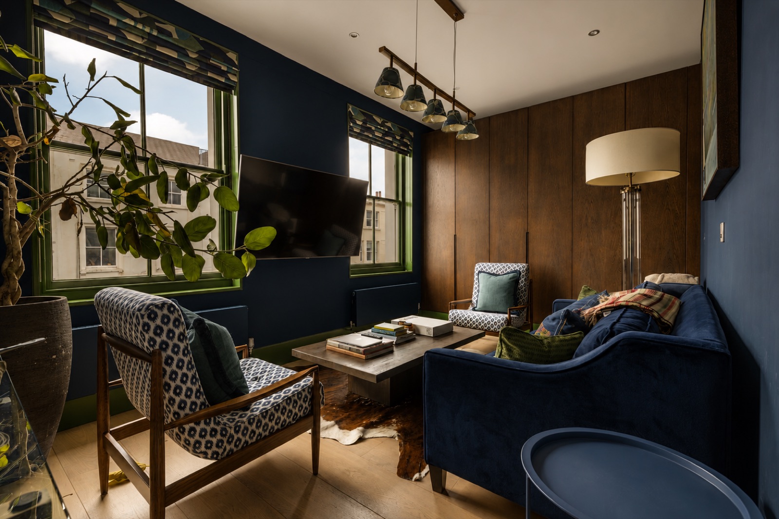 Design-led short-let reception room photographed in Holland Park, London by Finest Spaces