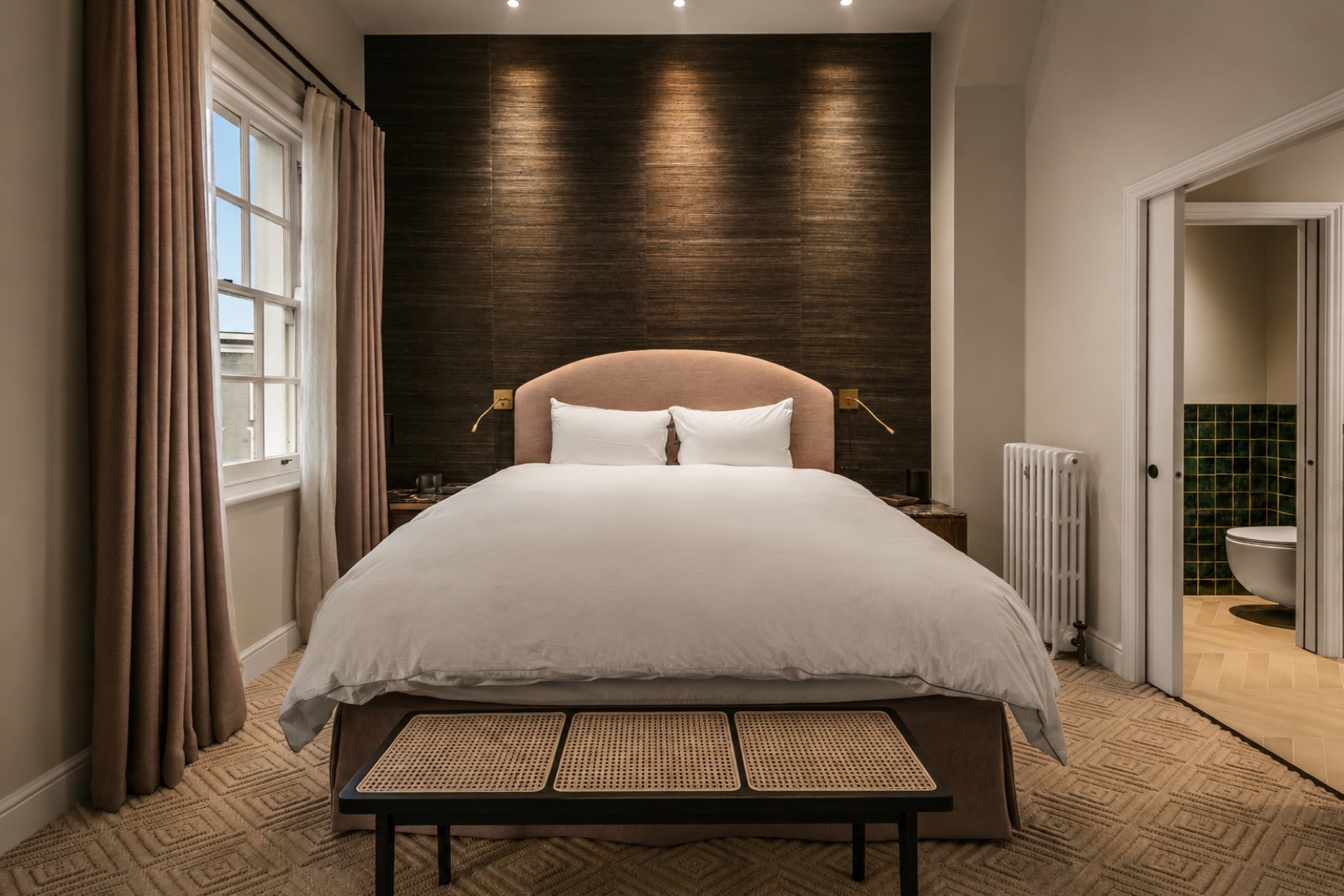 Airbnb interior in Notting Hill, London by Finest Spaces
