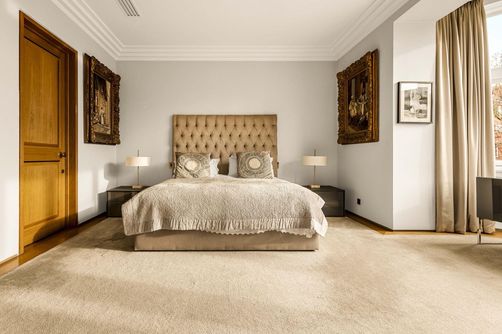 Chelsea bedroom short-let, London by Finest Spaces
